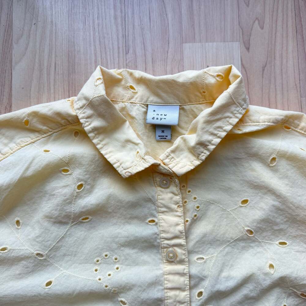 Butter Yellow 100% Cotton Eyelet Button Down Crop Blouse Long Sleeve - Picture 2 of 8